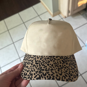 Gorra de Béisbol Personalizada con Estampado de Leopardo en Dos Tonos, Nombre Bordado Personalizado, Gorra Estructurada Ajustable, Moda Unisex para Adultos - Product Image 3
