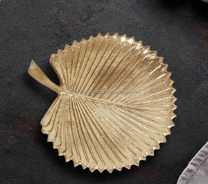 Bandeja de Metal con Diseño de Hojas – Perfecta para Servir, Almacenar o Simplemente Realzar la Decoración de tu Hogar - Product Image 5
