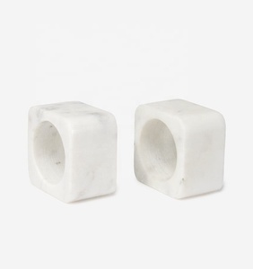 Anneaux de serviette classiques en résine rouge, design moderne et luxueux, élégants pour la décoration de table de fête d'anniversaire - Product Image 4