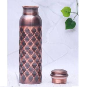 Bouteille en cuivre de qualité supérieure, articles de cuisine pour la maison, bouteille d'eau en cuivre avec finition cuivre, à prix raisonnable - Product Image 3