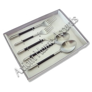 Couverts sophistiqués en argent plaqué et noir Ensemble de cuillères et fourchettes de luxe par Axiom Home Accents - Product Image 2