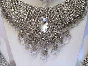 Parure de bijoux vintage en cristal plaqué argent, collier et boucles d'oreilles, strass taille poire, style mariage et mariée pour femme - Product Image 3