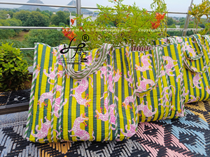 Bolso de Mano Ligero Hecho a Mano de Algodón, Bolso de Viaje, Bolso de Compras, Bolso de Fin de Semana Acolchado de Lujo, Lavable y Ecológico - Product Image 3