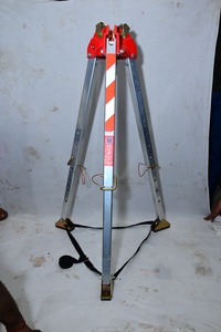 Trépied de sécurité multifonction en alliage d'aluminium pour la sécurité des travailleurs et le sauvetage en espaces confinés, fabriqué par Tirupat Industry dans l'Uttar Pradesh - Product Image 5