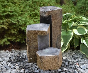 Ensemble de fontaine à eau moderne à 3 niveaux en colonnes de basalte - Fontaine de jardin en pierre naturelle avec déversoir pour décoration paysagère extérieure - Product Image 5