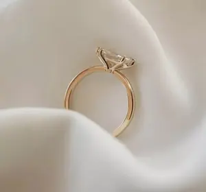 Anillo de Compromiso Solitario con Moissanita de Corte Marquesa de 2 Quilates, Chapado en Oro Amarillo de 14K - Product Image 1