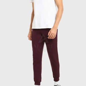 Pantalon de jogging en tissu doux et confortable pour un usage quotidien, avec matière extensible et coupe décontractée. - Product Image 4