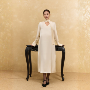 Robe midi en satin de soie pour femme – Col en V avec lien écharpe, manches longues, robe élégante décontractée minimaliste et respirante - Product Image 2