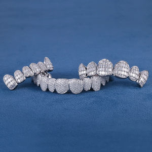 Grillz de Hip Hop Plateados con Circonita Cúbica de Corte Esmeralda en Canal, Joyería Unisex para Fiestas - Product Image 2