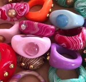 แหวนอะคริลิคสมัยใหม่ สีเหลืองเทา สำหรับทุกเพศ สวมใส่ได้ทุกวัน เครื่องประดับแฟชั่น ได้รับการรับรองจาก IGI รูปทรงเรขาคณิต ประดับด้วยเรซิ่นสังเคราะห์ - Product Image 6