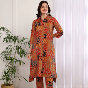 Kurta courte en coton cambre imprimé floral Kalamkari, séchage rapide, protection solaire, matériaux recyclés, longueur genou, coupe classique, idéale pour l'été - Product Image 1