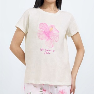 เสื้อยืดลายฮาวายสำหรับผู้หญิง คอกลม แขนสั้น ผ้าฝ้าย ลายดอกไม้ สีครีม ผู้ผลิตเสื้อผ้า - Product Image 1