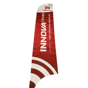 Drapeau en plumes Inova Cross, rouge, en polyester, impression numérique, mât en aluminium durable, bannière promotionnelle - Product Image 1