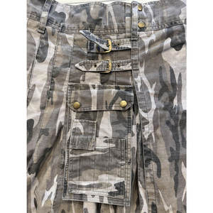 Kilt utilitaire camouflage gris pour homme, plissé, avec poches cargo, ceinture à boucle et fermeture à pression, idéal pour le travail - Product Image 2