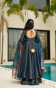 ชุดแต่งงานฤดูหนาวสไตล์อินเดียขายดี ชุดฤดูร้อนผ้าไหมปักลายหนักประดับเลื่อม ซัลวาร์ คามีซ ทรงเข้ารูปสำหรับงานปาร์ตี้ - Product Image 3