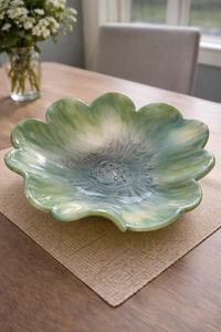 Bol à fleurs en résine verte fait main, centre de table en pétales, décoration irisée pour la maison - Product Image 2