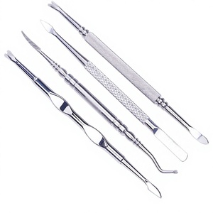Instrument professionnel de soin des cuticules, pousse-cuticules et nettoyeur à double embout pour une préparation de manucure raffinée et l'entretien des cuticules - Product Image 1