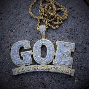 Pendentif GOE God Over Everything plaqué or avec cristaux et strass, bijoux hip-hop pour hommes - Product Image 3