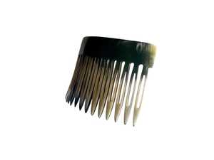Peine de Cuerno de Búfalo Ecológico Hecho a Mano, Color Natural, Peine Moderno para Masaje Capilar y Barba, Regalo Empresarial a Precio Económico - Product Image 1