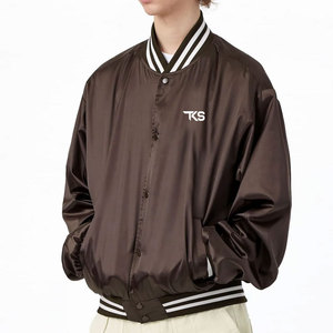 Chaqueta Varsity de Satén para Marcas de Moda, con Material de Satén Suave, Ribetes Acanalados y Diseño Personalizado - Product Image 3