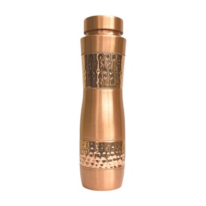 Bouteille d'eau en cuivre artisanale et écologique avec design martelé, rechargeable pour le bureau, la maison, les voyages et les activités de plein air - Product Image 4