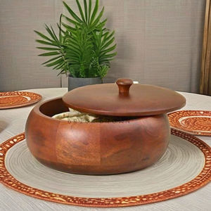 Casserole en bois classique UO Artist avec extérieur poli et design écologique pour tous, par Universal Overseas - Product Image 6