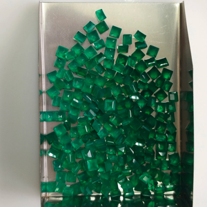 พลอยออนิกซ์สีเขียวธรรมชาติ 3 มม. ทรงสี่เหลี่ยมเจียระไนแบบสเต็ปคัท คุณภาพดีที่สุด พลอยเม็ดเดี่ยวสำหรับทำเครื่องประดับ ผลิตภัณฑ์จากเรดเมาน์เทนเจมส์ - Product Image 3