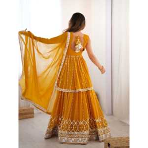 Diseñador Party Wear Top-Bottom y Dupatta con hilo y secuencia de trabajo Talla XL - Product Image 4