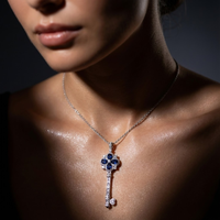 Pendentif Breloque Clé Classique en Or Blanc Plaqué 18K de Qualité Supérieure avec Saphir Taille Brillant, Personnalisé avec Logo, pour Femme