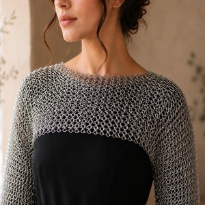 Top de malla de aluminio Duskforge – Malla artesanal de calibre 16 para disfraz de mujer Hanna - Product Image 2
