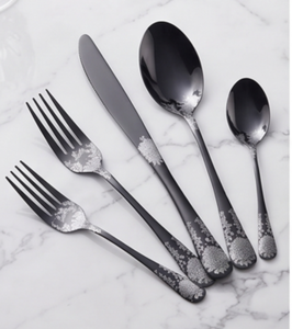 Elegante Juego de Cubiertos Negro Mate con Diseño Floral, Cubertería de Metal Resistente a la Oxidación para Uso en Mesa de Boda - Product Image 1