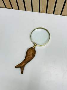 Lupa de mano de latón de 3'' con mango de madera con diseño de pez |   Lupa óptica de cristal vintage (no plegable) - Product Image 2