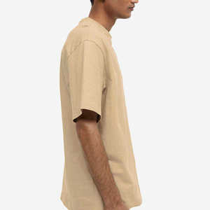 เสื้อยืดคอกลมสีเบจเรียบง่ายทรงโอเวอร์ไซส์ แขนสั้น ทรงหลวม สไตล์เบสิค รับสกรีนโลโก้ ผลิตตามแบบ OEM ODM ขายส่งเสื้อผ้า - Product Image 2