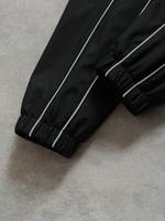 Veste Y2K personnalisée tendance rétro avec passepoil contrastant pour homme, coupe-vent noir à col montant et fermeture éclair intégrale, pantalon athlétique à jambe large – Vente en gros