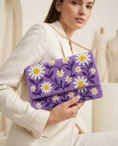 Sac à main rectangulaire violet fait main avec broderie artisanale de fleurs de marguerite - Product Image 3