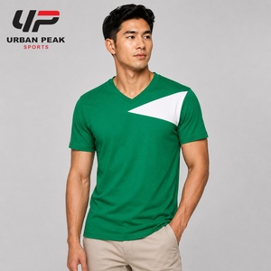 T-shirt élégant pour homme à col en V avec encolure raffinée, texture de tissu lisse et style contemporain - Product Image 1