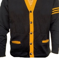 Cardigan noir tricoté personnalisé pour hommes de fraternité avec bordure jaune, fermeture boutonnée, logo sur le devant, en acrylique anti-plis, idéal pour l'hiver