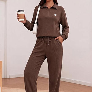 Ensemble de survêtement pour femme de style moderne, confortable, deux pièces, conçu pour la vie quotidienne et le confort toute la journée - Product Image 4
