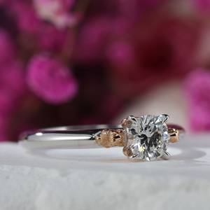 Anillo Solitario de Moissanita de 1 Quilate con Corte Redondo, Plata de Ley 925 Original, Diseño Único y Elegante, Joyería de Regalo para Amigos - Product Image 4