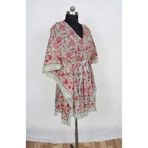 ชุดคลุมชายหาดผ้าฝ้ายอินเดียพิมพ์ลายดอกไม้ใหม่ คอวี แขนสั้น รูดเชือก ปรับได้ ทรงปล่อยชายกระโปรงยาวเต็มตัว แต่งลูกไม้ เหมาะสำหรับฤดูร้อน สำหรับผู้หญิง - Product Image 6