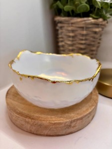 Bol en résine artisanal avec finition époxy vibrante, modèle style ange, durable pour cuisines modernes - Product Image 3