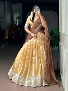 ชุดโชลีผ้าไหมกูร์กาฏูร์ลายปักดิ้นทอง TENNYC Beauty of Gujarat ความยาวระดับข้อเท้า สไตล์งานปาร์ตี้ เหมาะสำหรับทุกฤดูกาล สำหรับผู้หญิง - Product Image 4