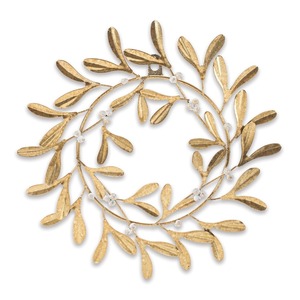Elegante corona de visco dorada con detalles de bayas de perlas artificiales, perfecta para la decoración festiva navideña de la puerta principal. - Product Image 2