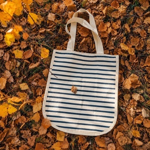Sac fourre-tout en toile de coton biologique 100% résistant de la marque RAMESH EXPORTS |   Sac réutilisable à rayures bleues avec bandoulière et poignée supérieure, taille moyenne - Product Image 6