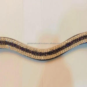 Chaîne en métal personnalisée à 5 rangées de cristaux violets et clairs méga bling fait à la main en forme de vague noire en cuir bande de front de cheval en plein épi - Product Image 2