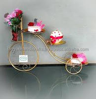 Support à gâteau artisanal en laiton écologique Tayyab pour occasions spéciales, événements formels, décorations de gâteaux