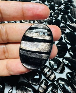 Vente en gros d'hypersthène naturel, pierre précieuse en vrac, cristal de guérison, cabochon 20-35 mm, noir argenté, fait main pour la bijouterie et la décoration intérieure - Product Image 4