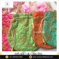Sac Potli artisanal pour femme avec broderie Patola Gota, sac à main doré brodé pour un cadeau de mariage, cadeaux de retour pour femmes