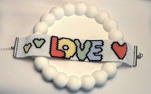 Pulsera de Cuentas Hecha a Mano con Diseño de Amor, Multicolor, Regalo para el Día de San Valentín, Joyería Personalizada Hecha con Cuentas de Plástico - Product Image 6