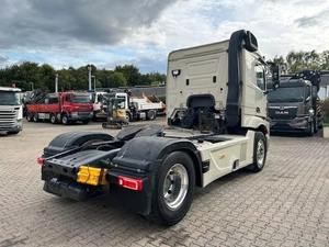 Camión Tractor Diésel 6x4 de Alto Rendimiento, Vehículo Pesado para Logística Industrial y Transporte de Carga - Product Image 2